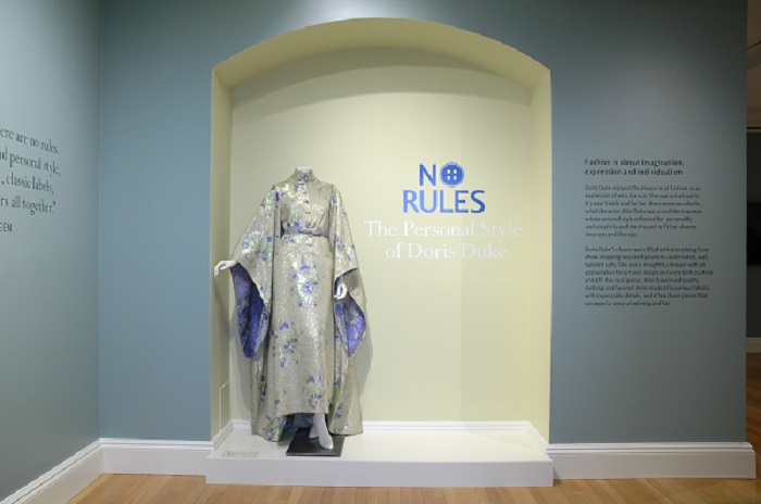 "No rules; The Personal Style of Doris Duke" outfit and display